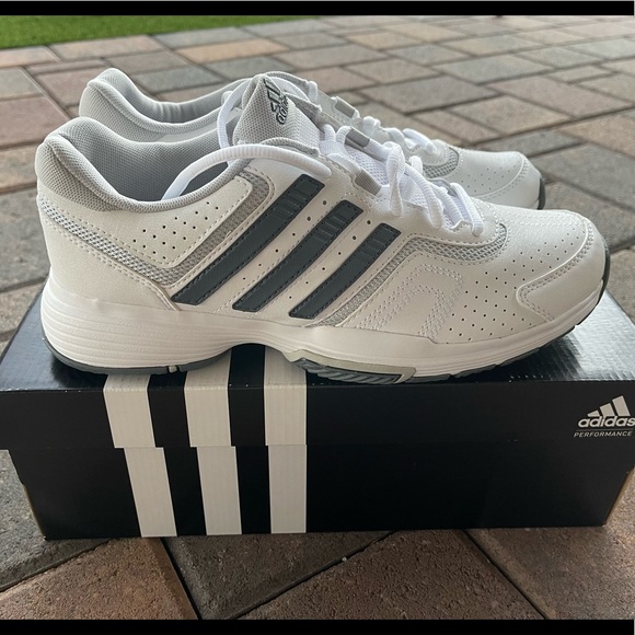 adidas Shoes - NWT ADIDAS Barricade Court Size 8